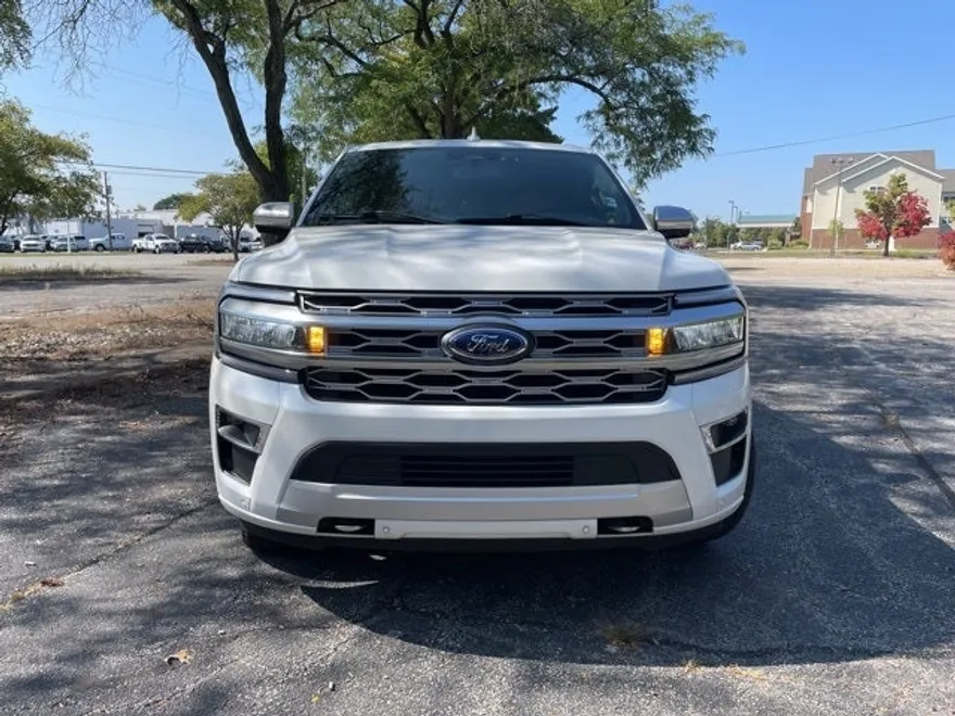 2022 Ford Expedition MAX Platinum photo 1
