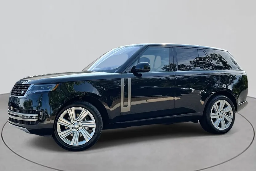 2023 Land Rover Range Rover SE photo 1