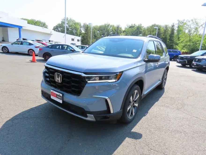 2025 Honda Pilot Touring photo 1