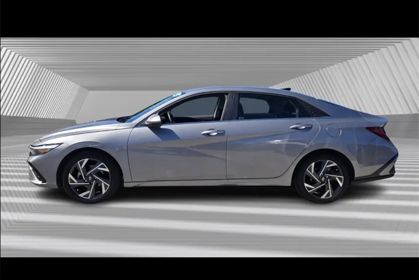 2024 Hyundai Elantra SEL Convenience photo 1