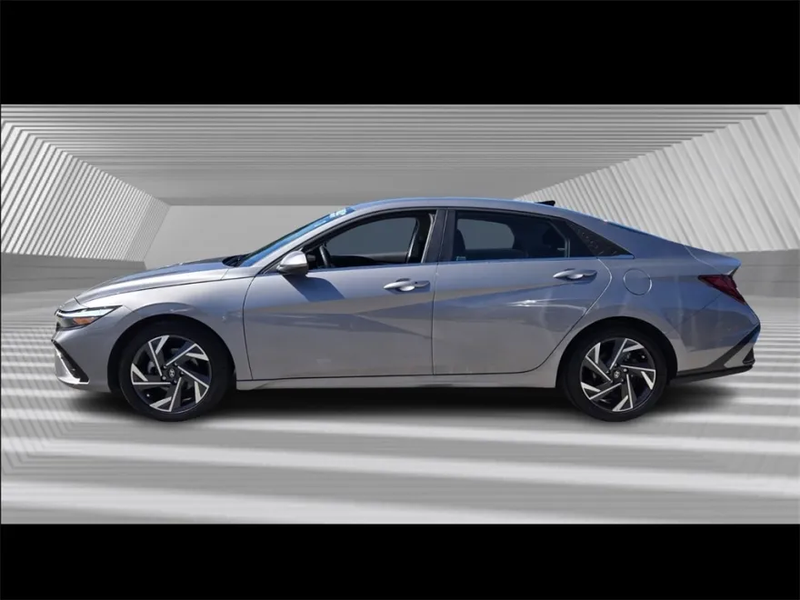 2024 Hyundai Elantra SEL Convenience photo 1