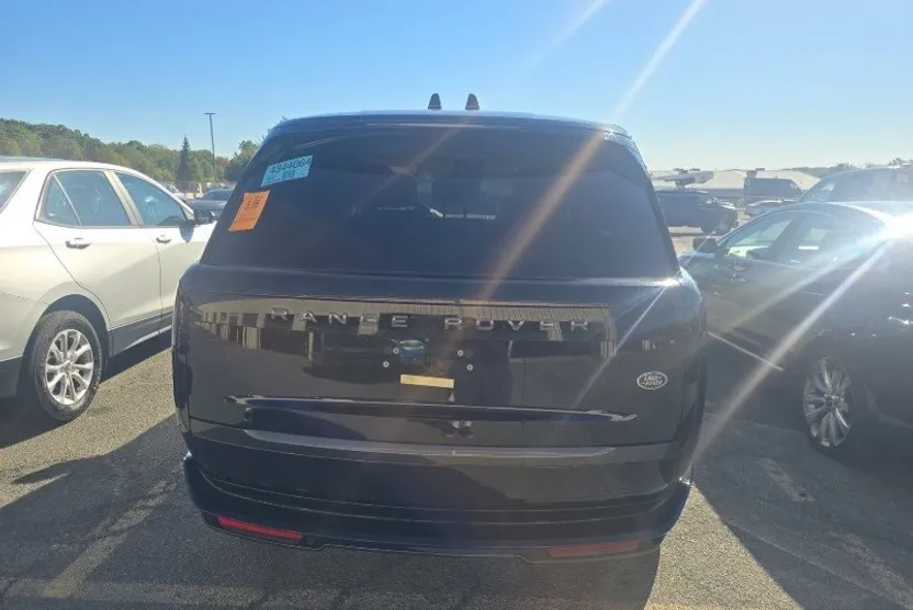 2023 Land Rover Range Rover SE photo 1
