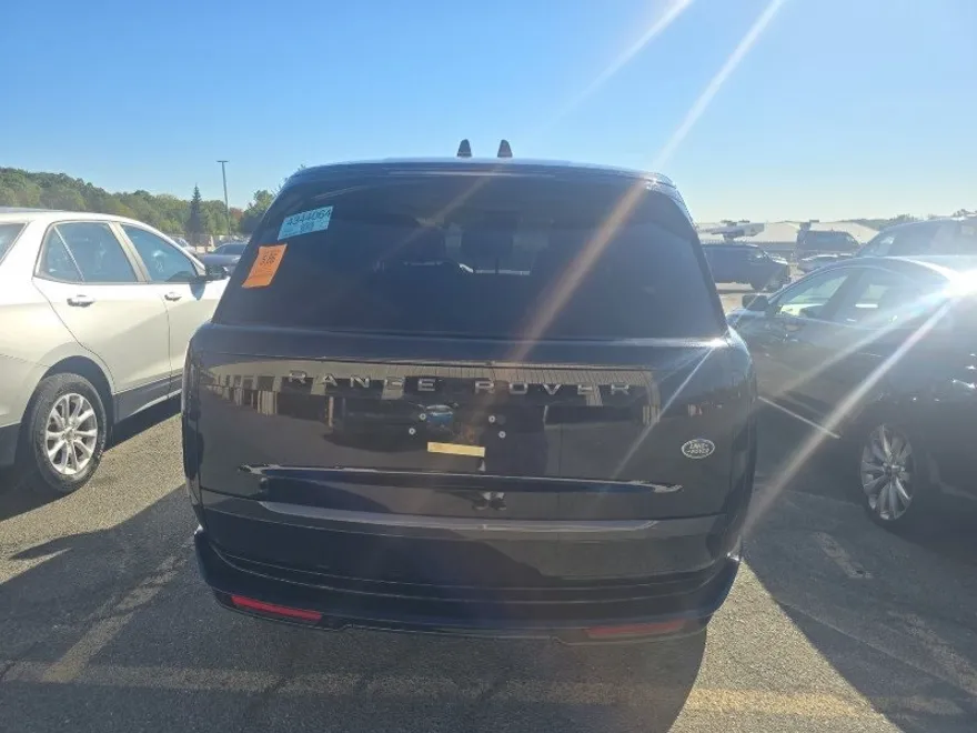 2023 Land Rover Range Rover SE photo 1