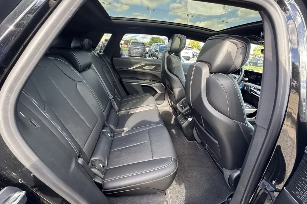 2023 Cadillac Lyriq Luxury photo 1