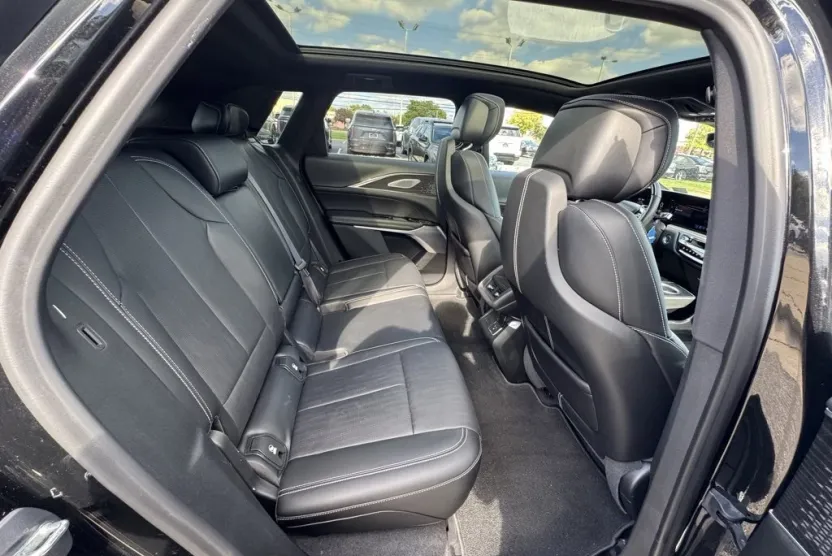 2023 Cadillac Lyriq Luxury photo 1