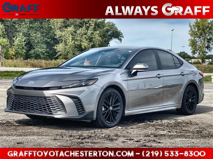 2025 Toyota Camry SE photo 1