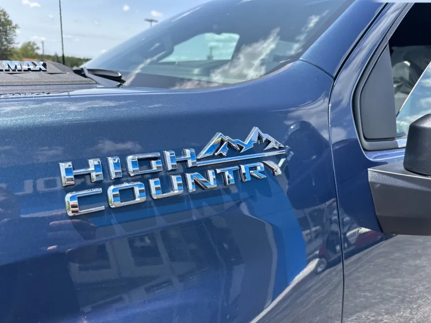 2025 Chevrolet Silverado 2500HD High Country photo 1