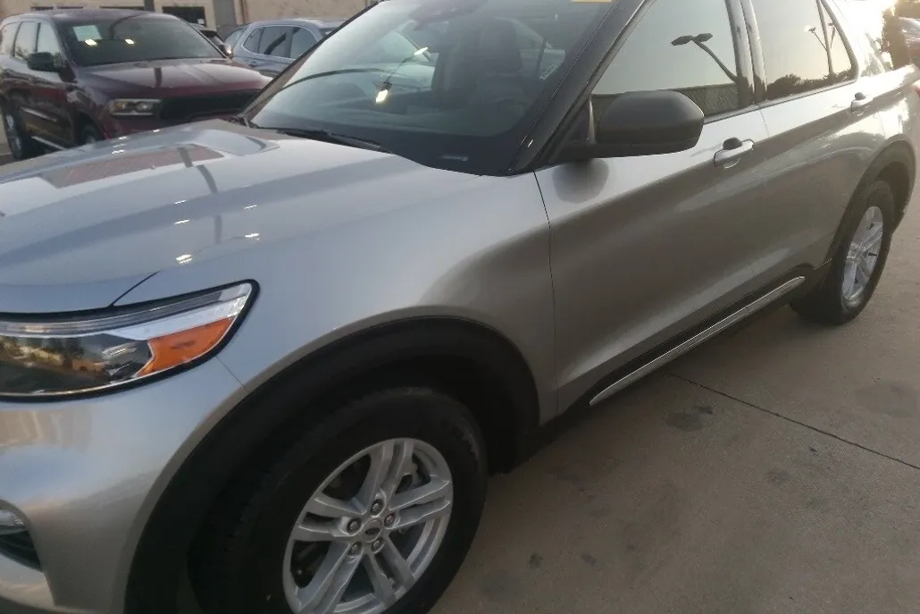 2024 Ford Explorer XLT photo 1