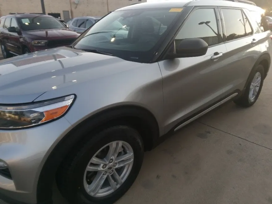 2024 Ford Explorer XLT photo 1