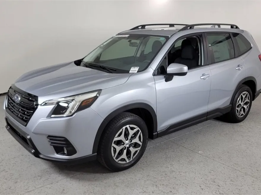 2024 Subaru Forester Premium photo 1