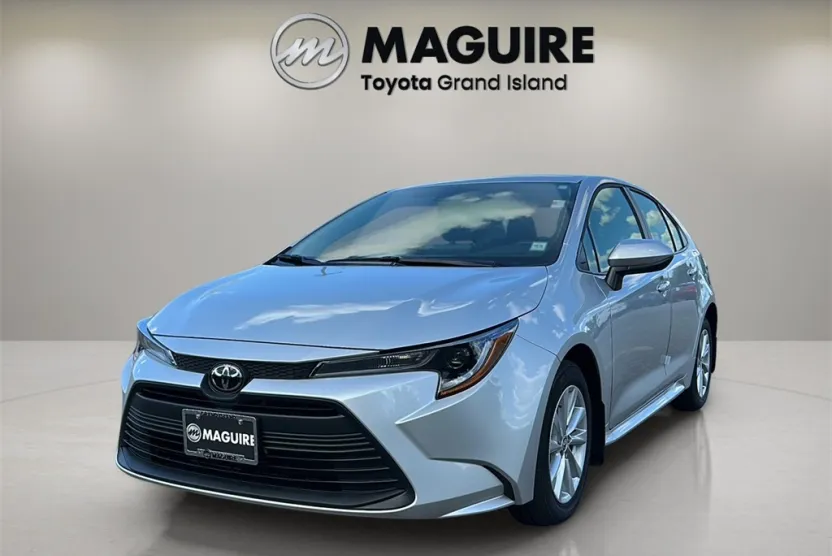 2025 Toyota Corolla LE photo 1