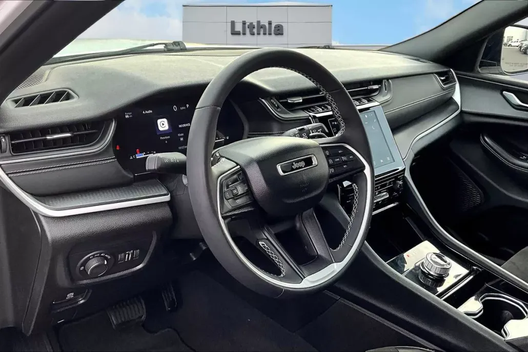 2023 Jeep Grand Cherokee Altitude photo 1