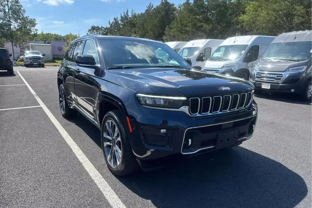 2024 Jeep Grand Cherokee Overland photo 1