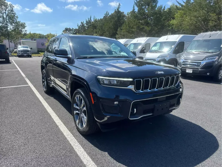 2024 Jeep Grand Cherokee Overland photo 1