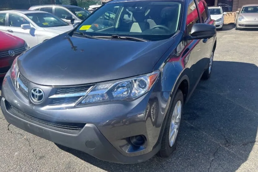 2013 Toyota RAV4 LE photo 1