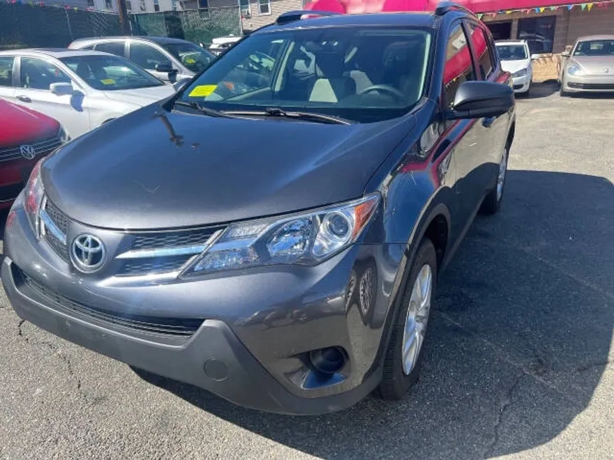 2013 Toyota RAV4 LE photo 1