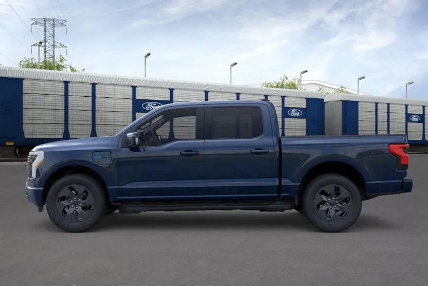 2025 Ford F-150 Lightning Lariat photo 1