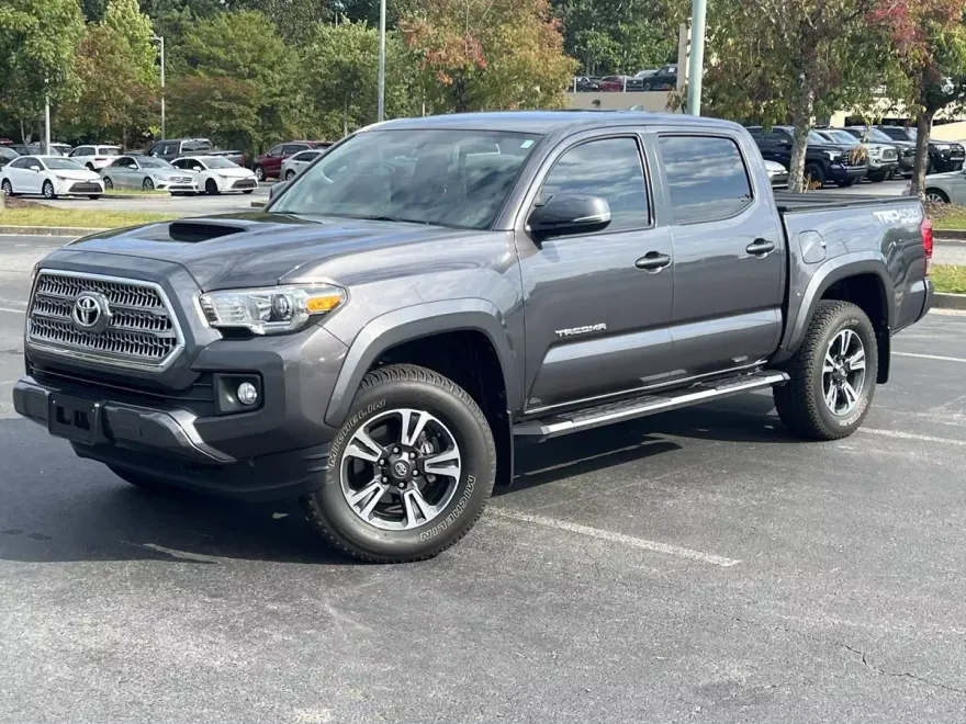 2017 Toyota Tacoma TRD Sport V6 photo 1
