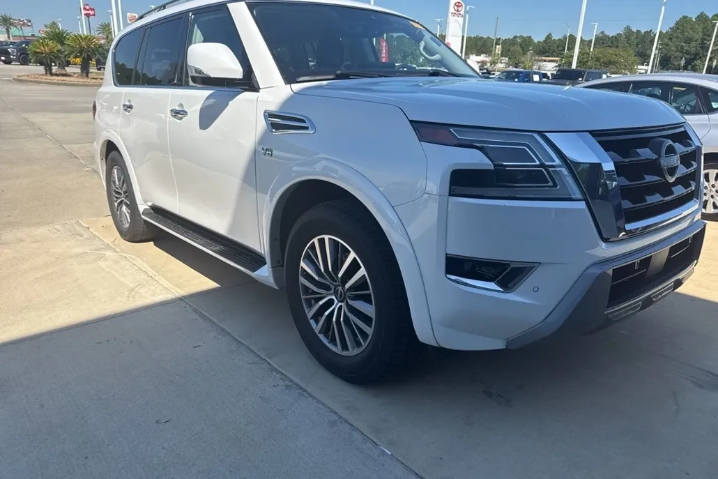 2022 Nissan Armada SV photo 1
