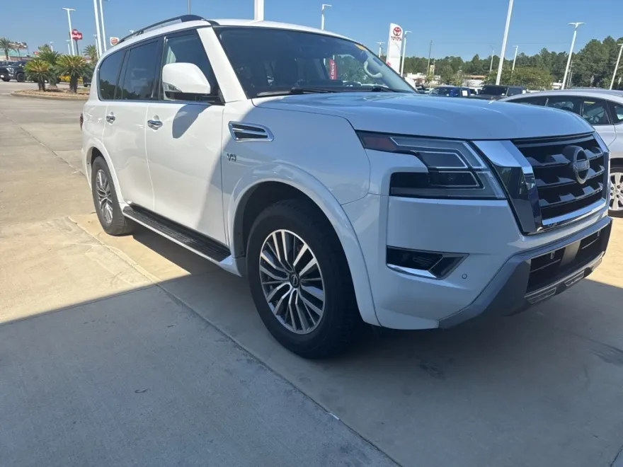 2022 Nissan Armada SV photo 1