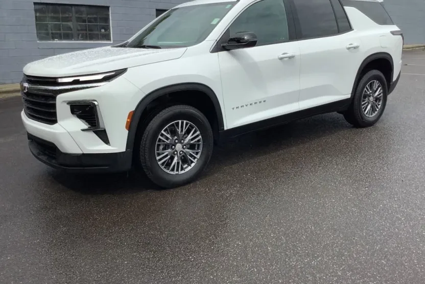 2025 Chevrolet Traverse photo 1