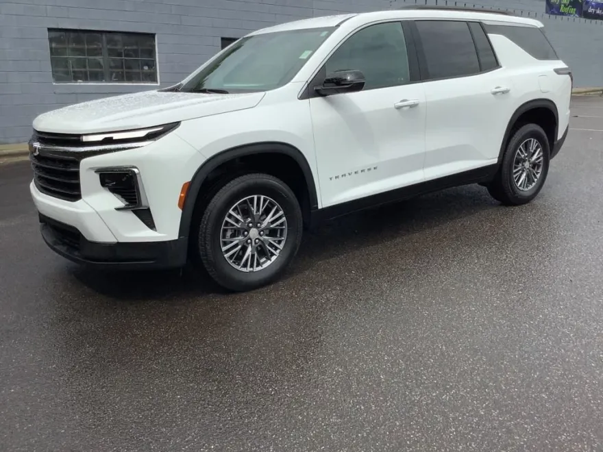 2025 Chevrolet Traverse photo 1