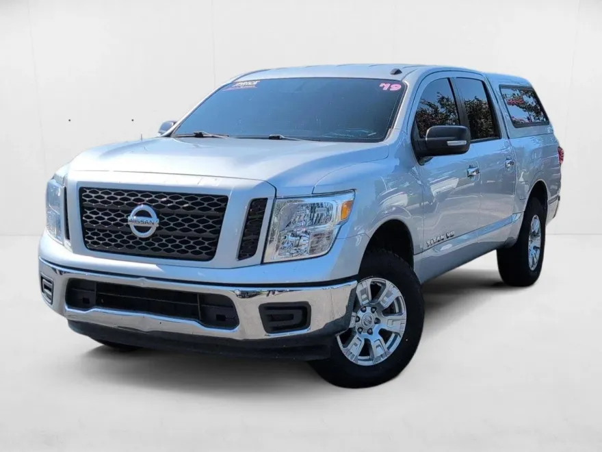 2019 Nissan Titan SV Crew Cab photo 1