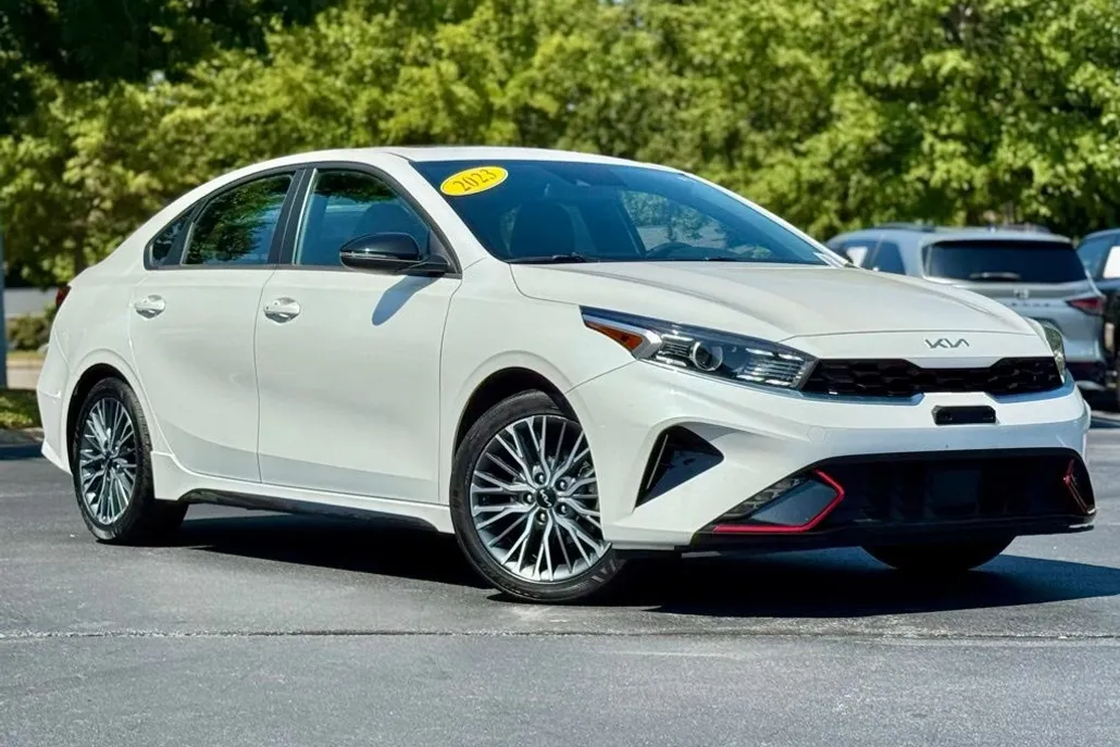 2023 Kia Forte GT-Line photo 1