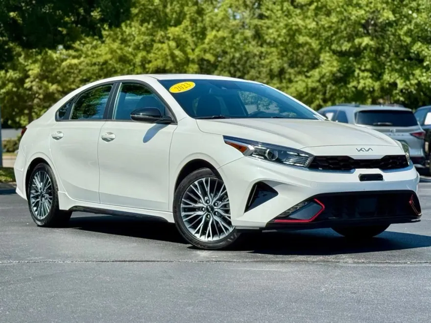 2023 Kia Forte GT-Line photo 1