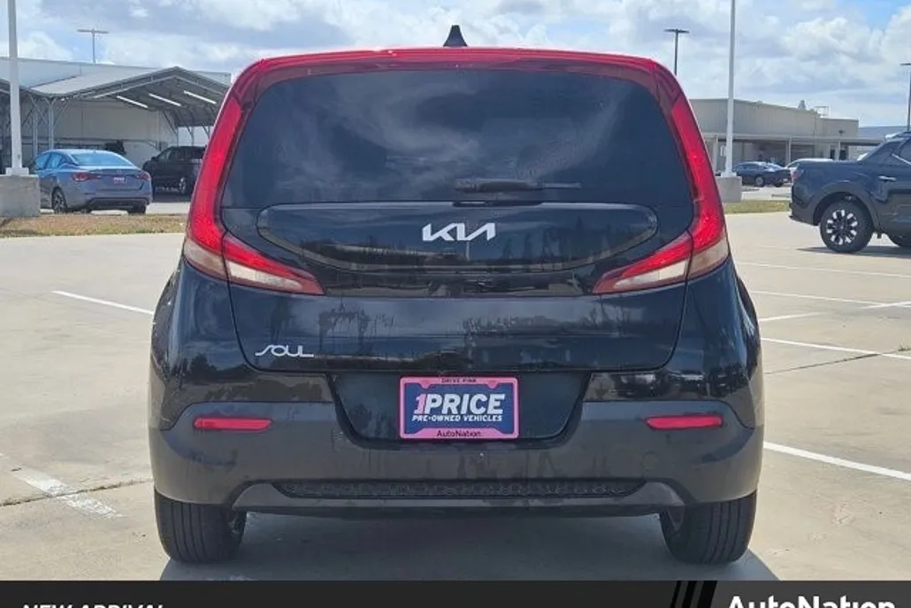 2022 Kia Soul LX photo 1