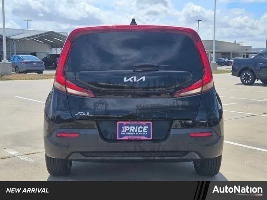 2022 Kia Soul LX photo 1