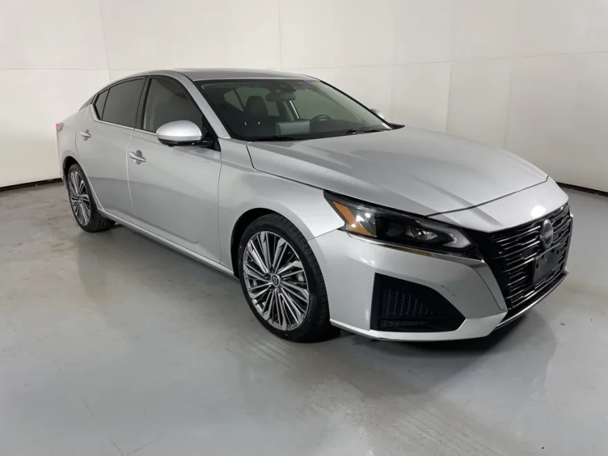 2023 Nissan Altima 2.5 SL photo 1