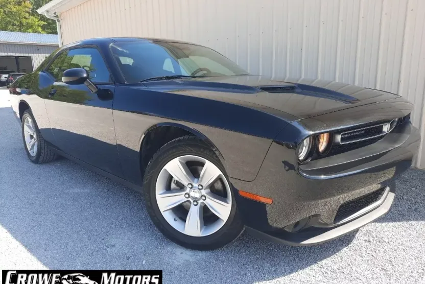 2023 Dodge Challenger SXT photo 1
