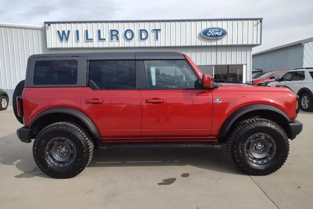 2024 Ford Bronco Outer Banks photo 1