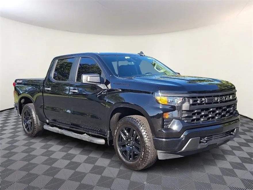 2024 Chevrolet Silverado 1500 Custom photo 1