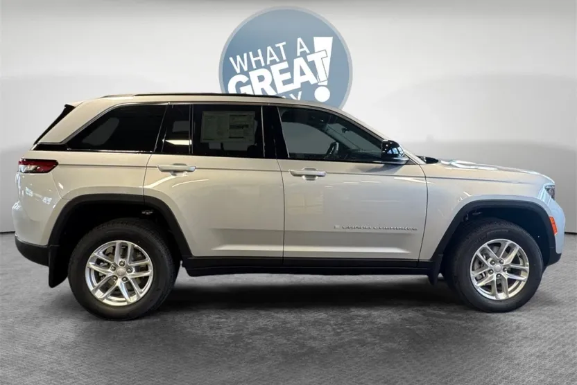 2025 Jeep Grand Cherokee Base photo 1