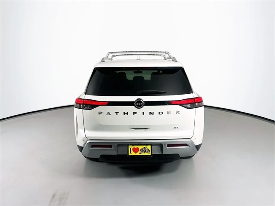 2024 Nissan Pathfinder SL photo 1