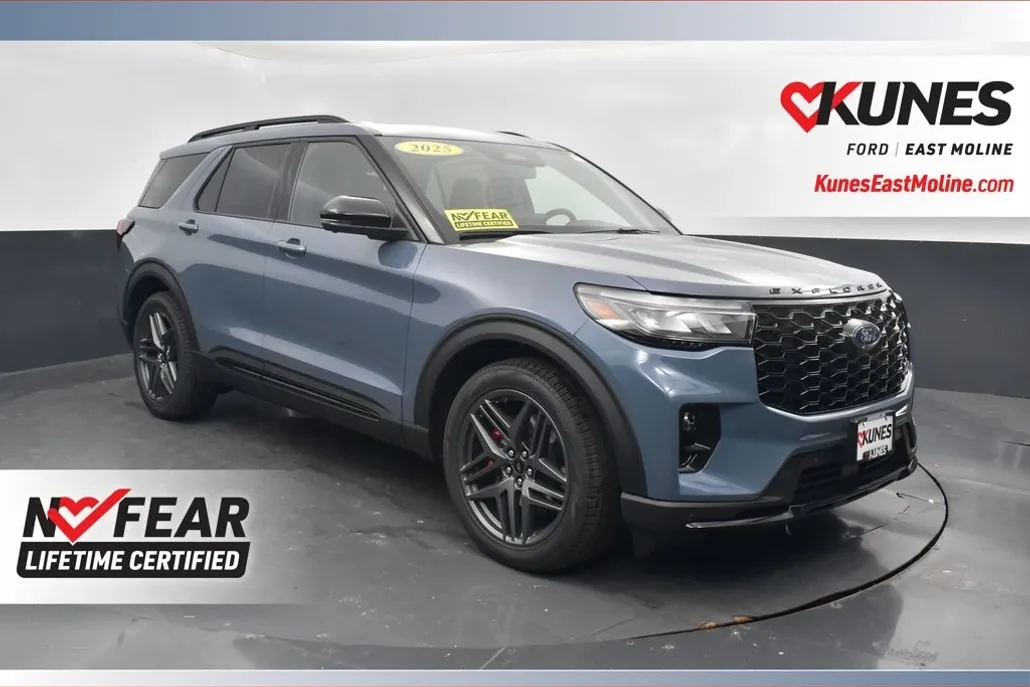 2025 Ford Explorer ST photo 1