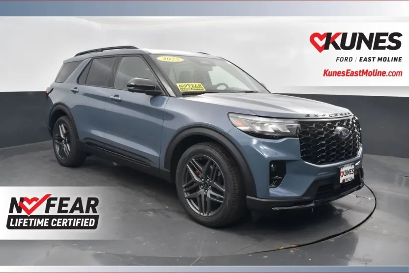 2025 Ford Explorer ST photo 1