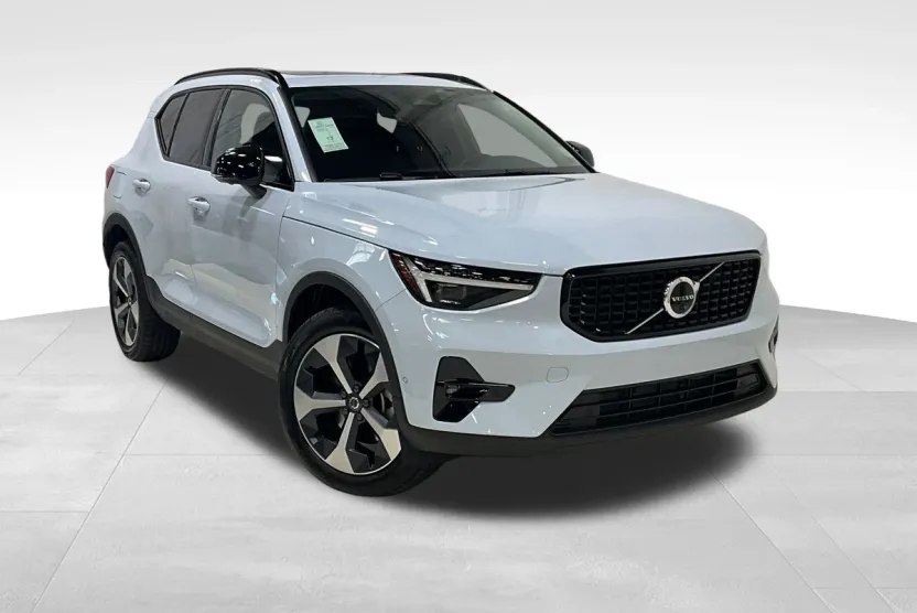2026 Volvo XC40 Plus photo 1