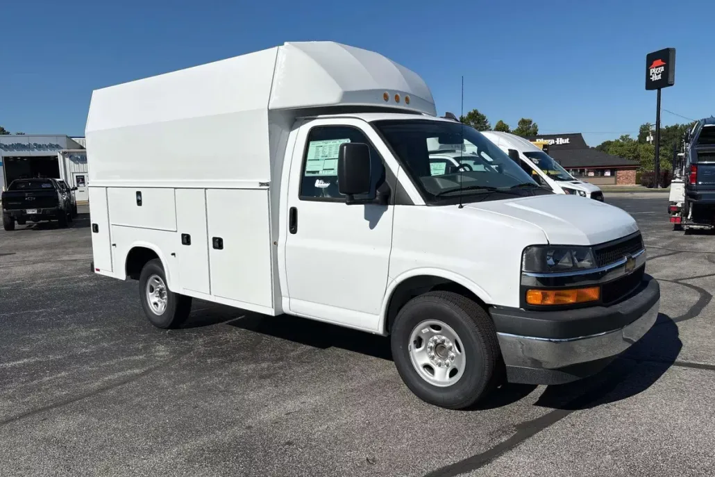 2025 Chevrolet Express 3500 Cutaway Van photo 1