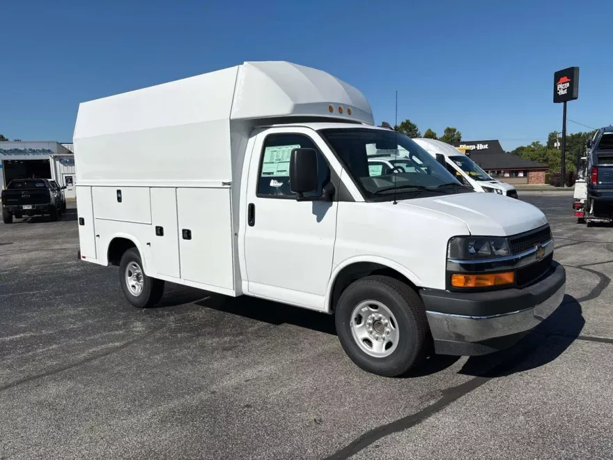 2025 Chevrolet Express 3500 Cutaway Van photo 1