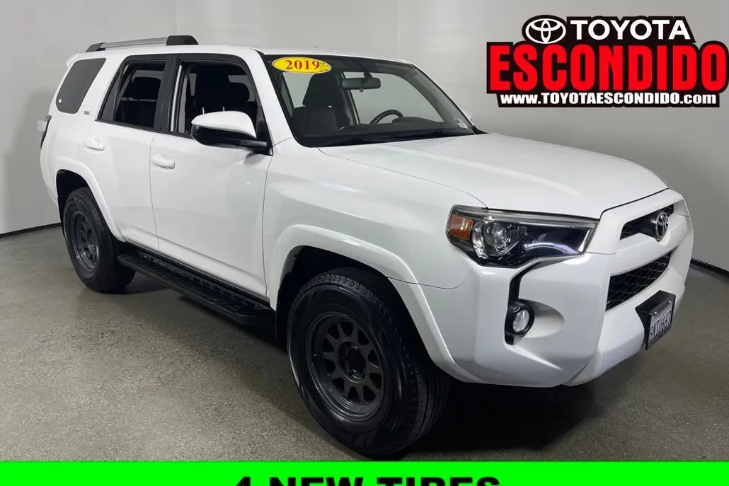 2019 Toyota 4Runner SR5 photo 1