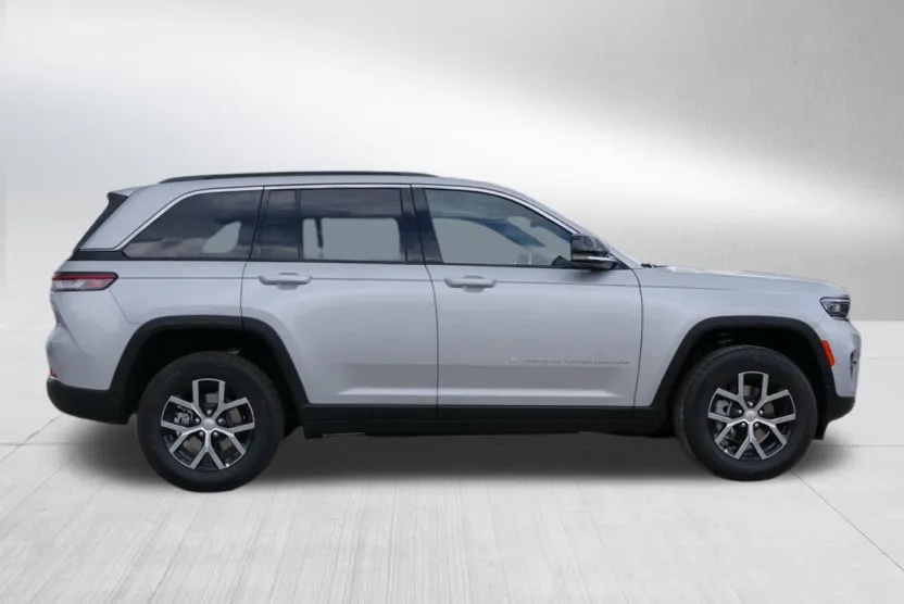 2025 Jeep Grand Cherokee Limited photo 1