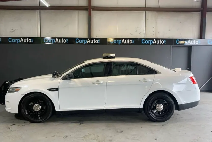 2014 Ford Taurus photo 1