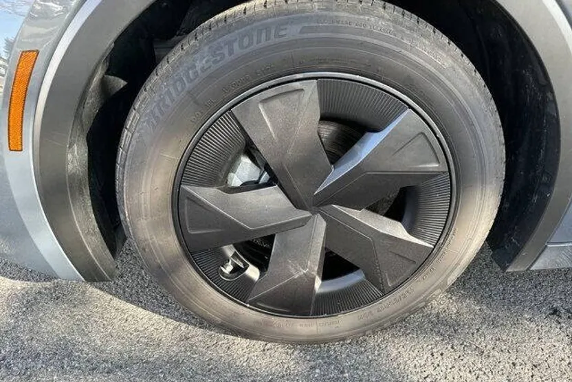 2023 Toyota Prius LE photo 1