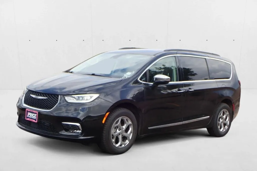 2022 Chrysler Pacifica Limited photo 1