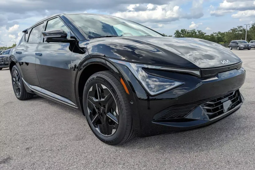 2025 Kia EV6 Wind photo 1