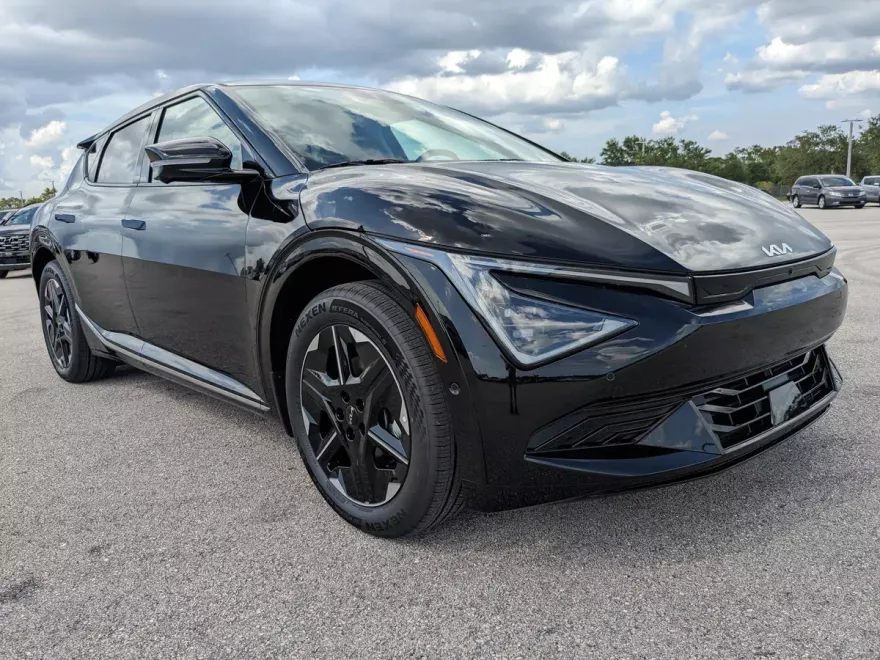 2025 Kia EV6 Wind photo 1