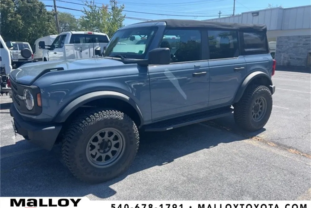 2023 Ford Bronco Base photo 1